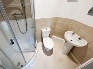 Shower room- click for photo gallery